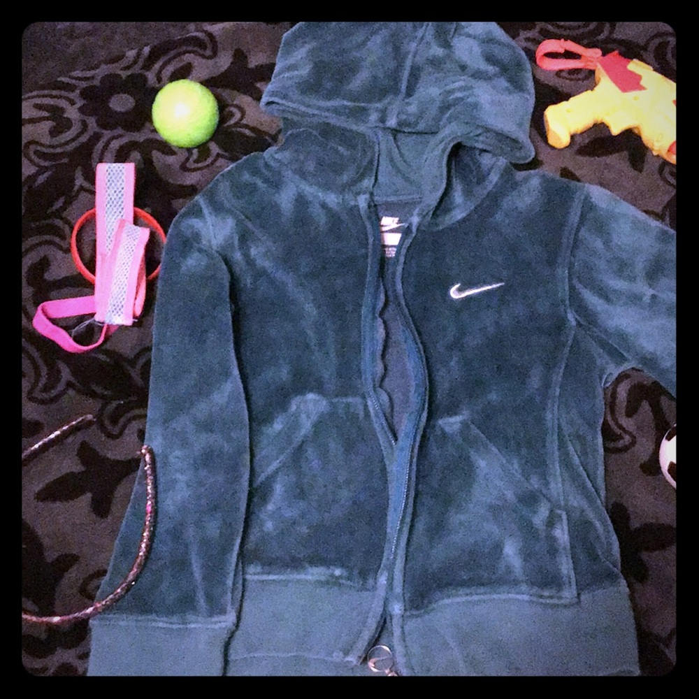 💚💚Nike girls velour lightweight jacket size 6